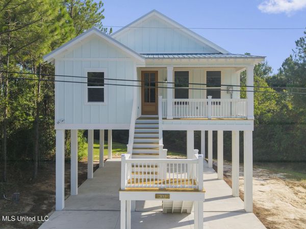 302 Terrace Avenue, Waveland, MS 39576