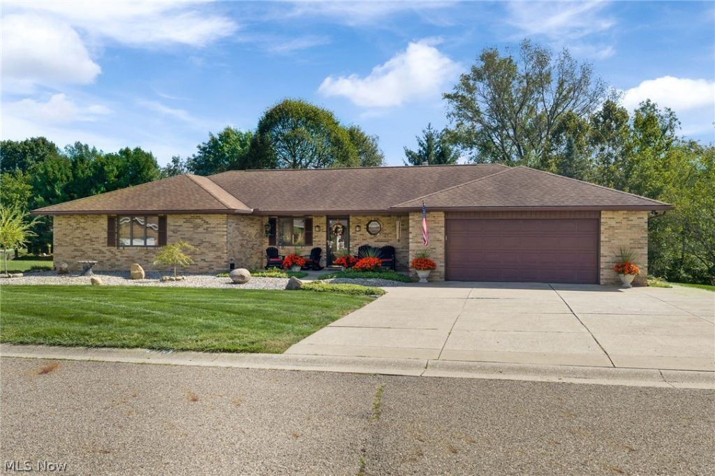 2433 Fontana Street Nw, Massillon, OH 44646 Main Photo