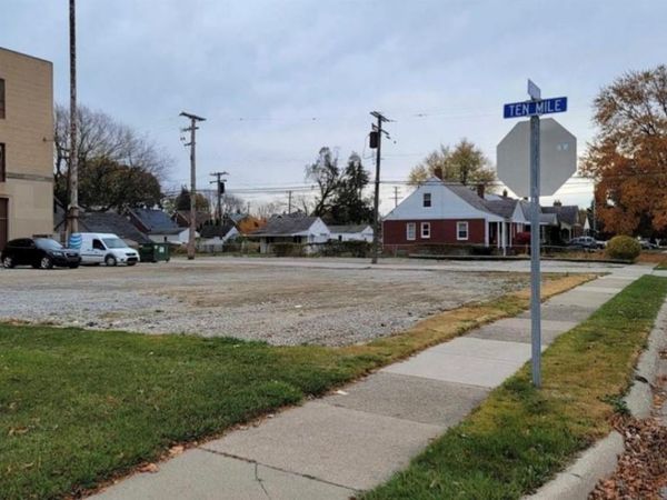 7356 E 10 Mile Road , Center Line, Mi 48015