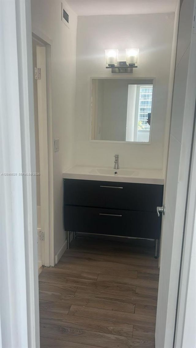 7545 E Treasure Dr , Unit 9G, North Bay Village, FL 33141 Photo