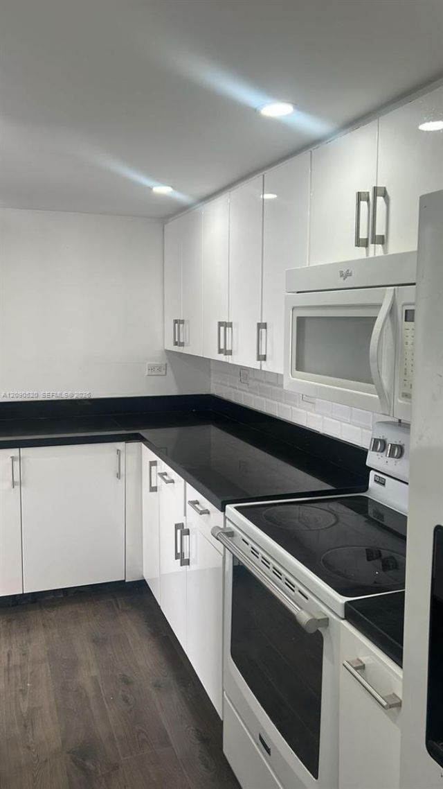 7545 E Treasure Dr , Unit 9G, North Bay Village, FL 33141 Photo