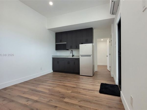 7801 Byron Ave, Unit B, Miami Beach, FL 33141