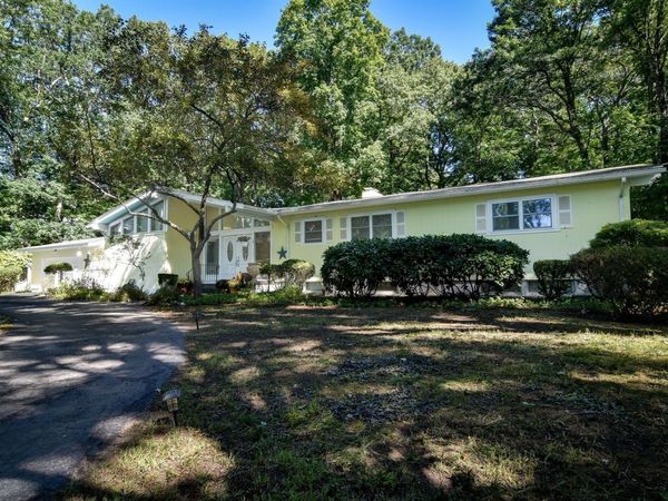 9 Raleigh Rd, Dover, MA 02030