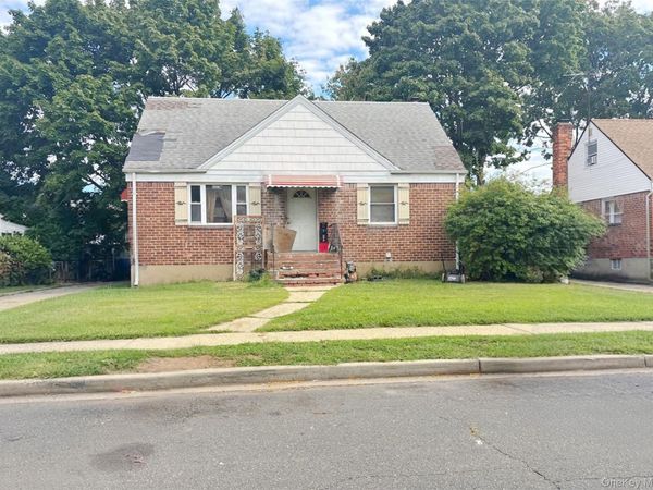 89 Chase Street , Hempstead, NY 11550
