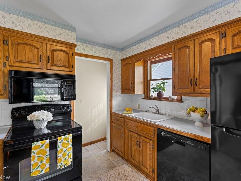241 Van Buren Avenue , Cuyahoga Falls, OH 44221 Photo 8