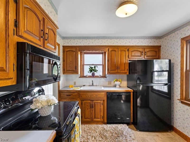 241 Van Buren Avenue , Cuyahoga Falls, OH 44221 Photo 9