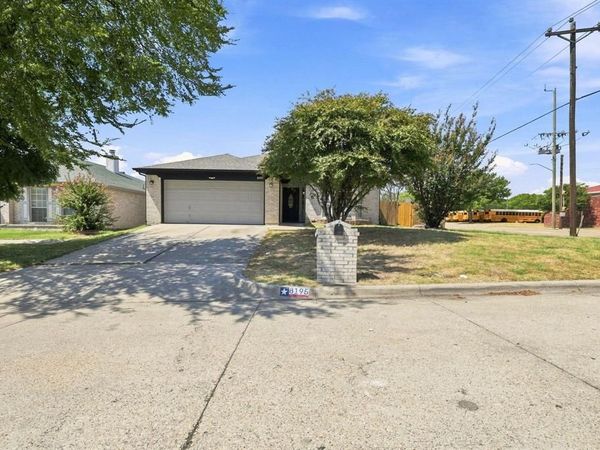 8195 Waterside Trail , Fort Worth, TX 76137