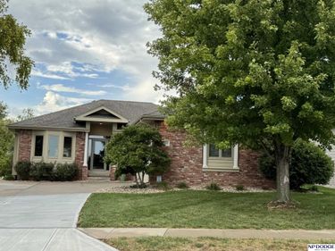 14608 Read Circle, Bennington, NE 68007
