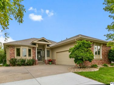 14608 Read Circle, Bennington, NE 68007