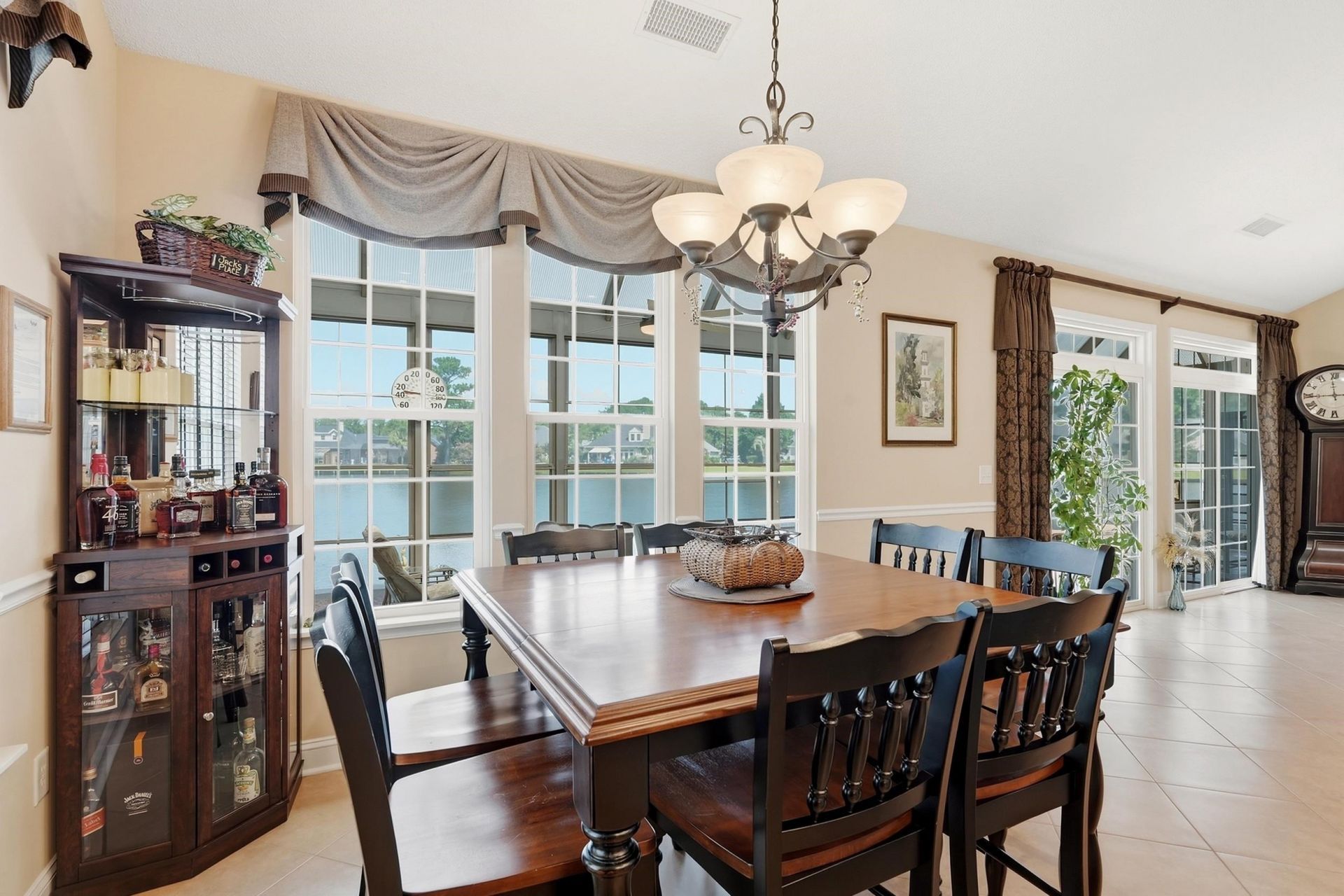 241 Wedgefield Dr. Photo 12