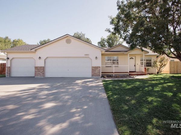 111 NE Victor Gust Dr, Mountain Home, ID 83647