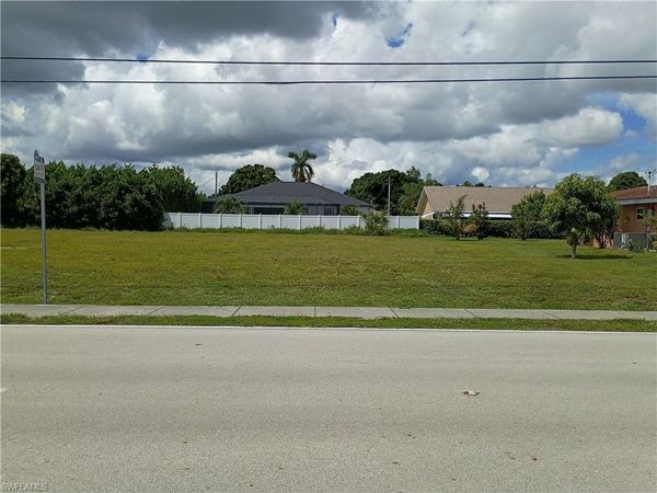 3648 Country Club BLVD, CAPE CORAL, FL 33904