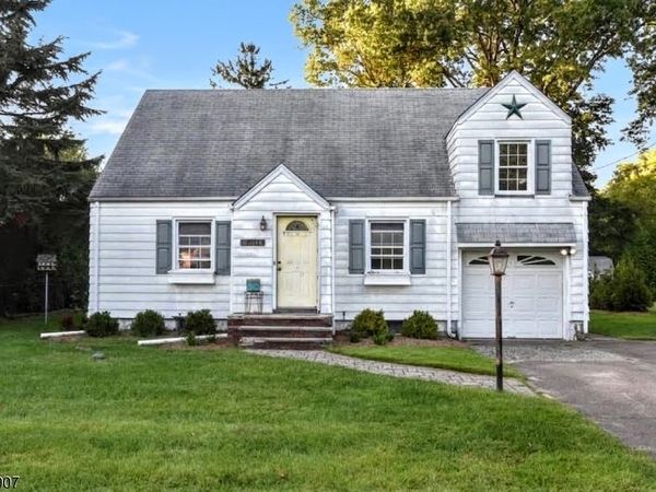 25 Stanley Ct, North Haledon, NJ 07508