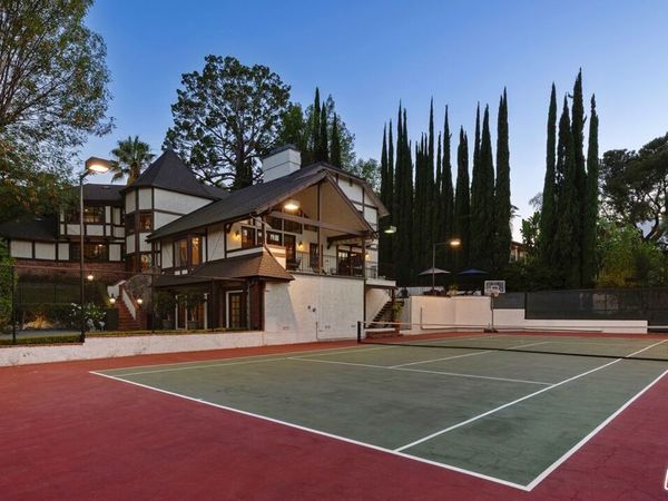 19540 Wells Drive , Los Angeles, CA 91356