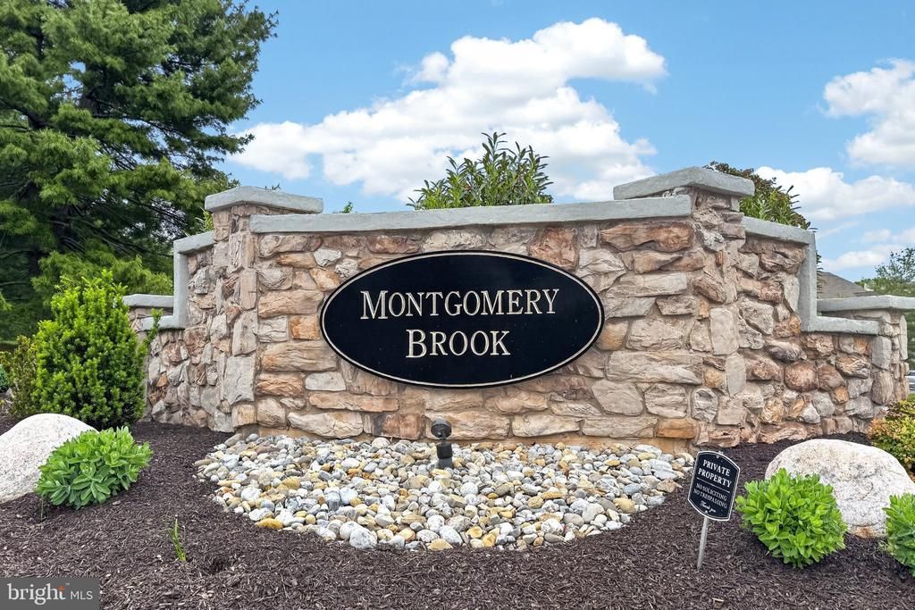 906 FOXMEADOW DRIVE , ROYERSFORD, PA 19468