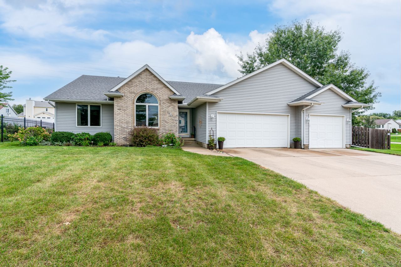 2613 Crystal Creek Court, Davenport, IA 52804 Main Photo