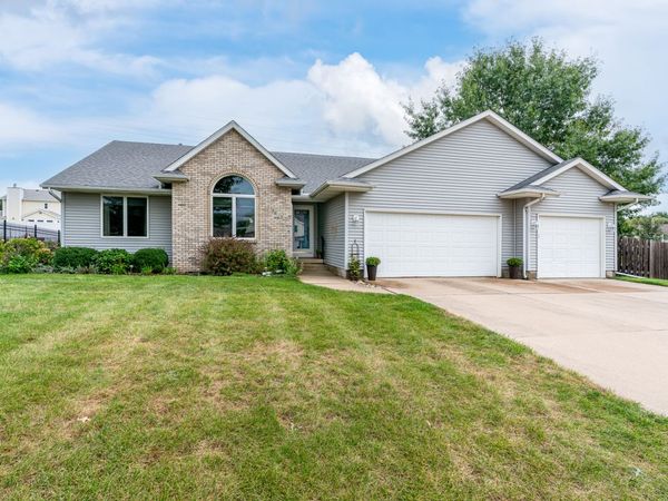 2613 Crystal Creek Court , Davenport, IA 52804