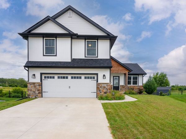 1217 W 64th Street , Davenport, IA 52806