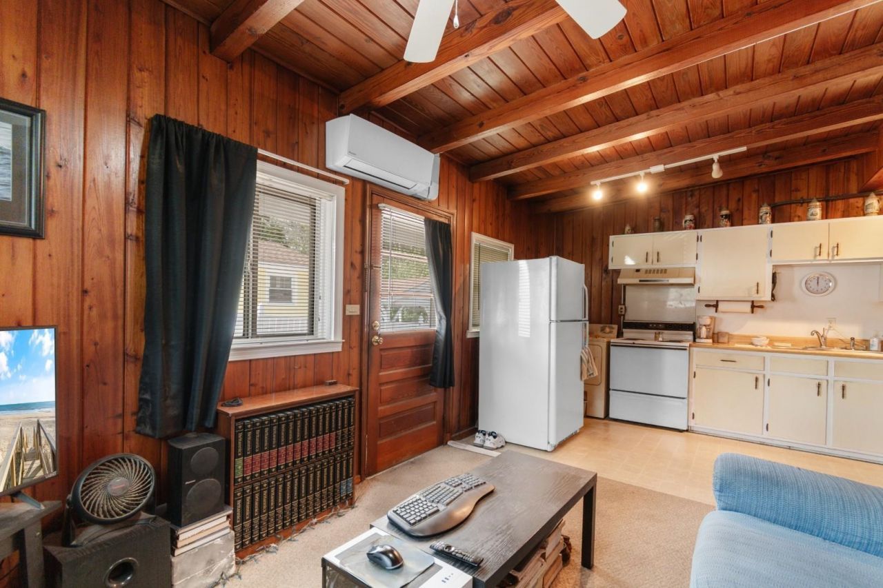 3402 Turner St.  Photo 8