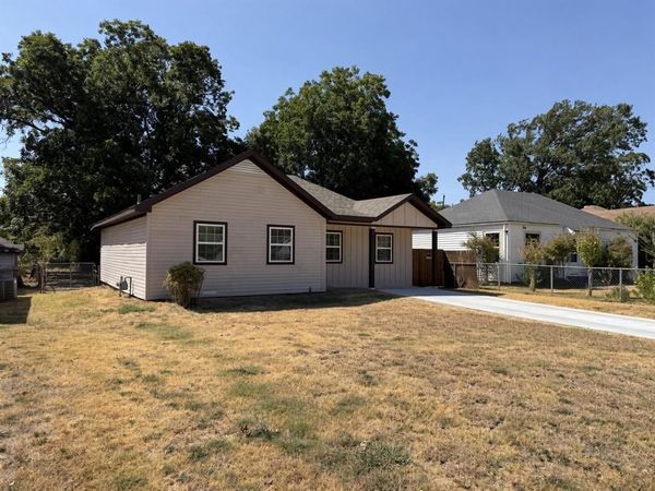 1205 Oak Street , Grand Prairie, TX 75050