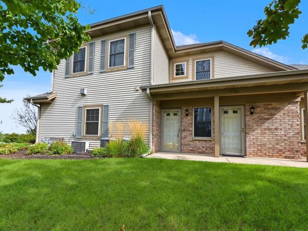 N55W17156 Ravenwood DRIVE, Unit 19156, Menomonee Falls, WI 53051