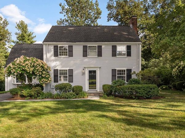 39 River Glen Rd, Wellesley, MA 02481