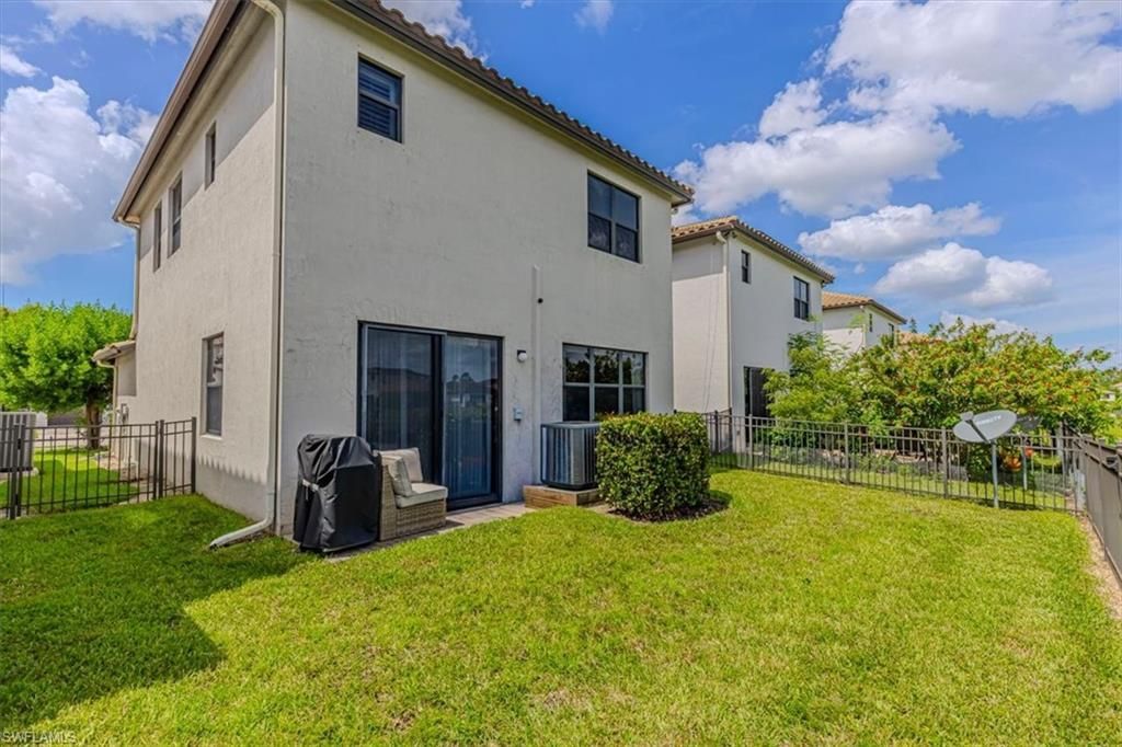 8732 Madrid Cir, Naples, FL 34104 Photo
