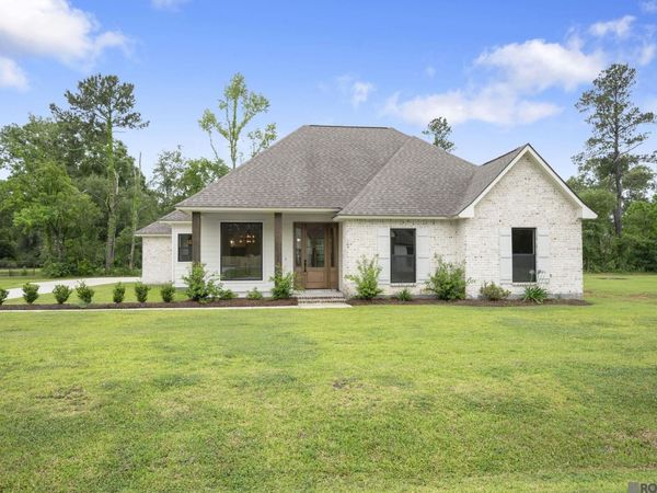 7258 Riverbank Dr, Denham Springs, LA 70706