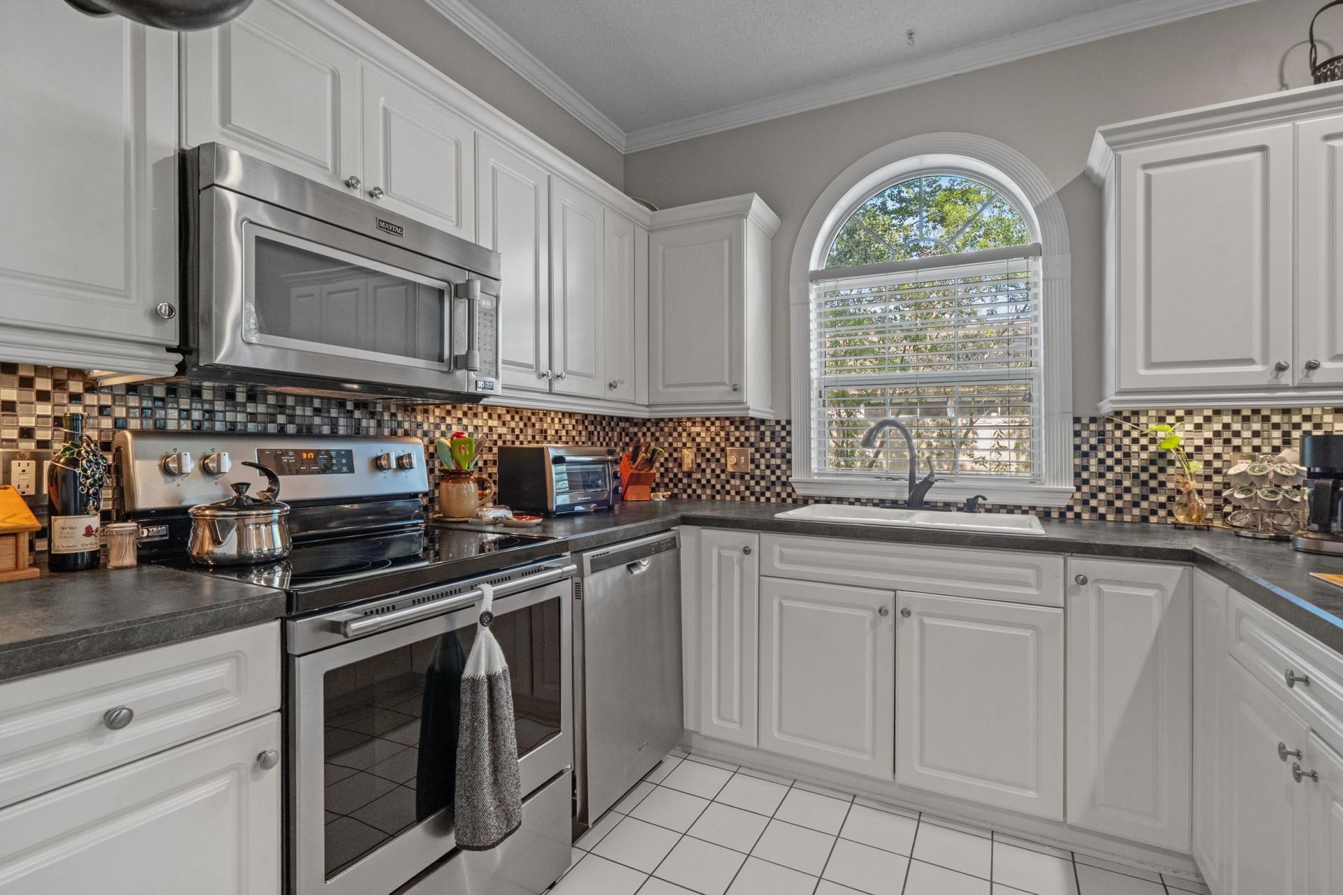 4221 Hibiscus Dr. Photo 6