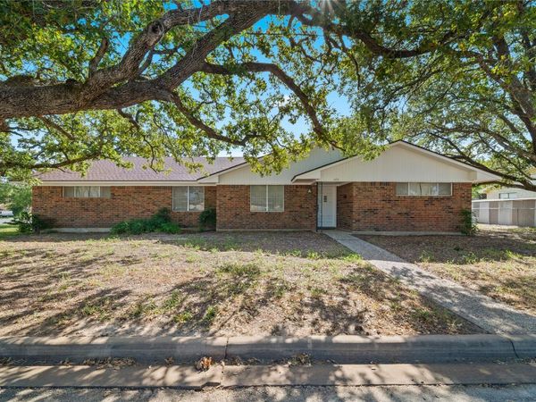 674 N Polk ST, Giddings, TX 78942