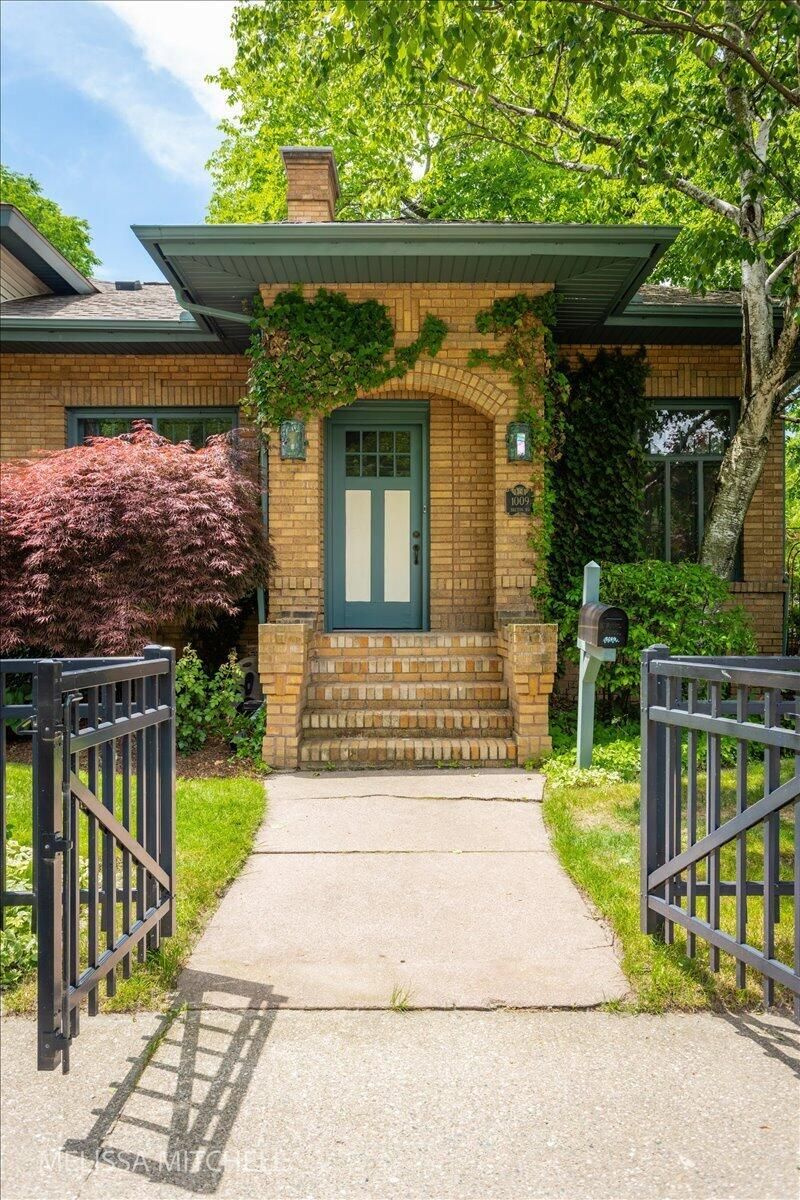 1009 Breton Road Se, East Grand Rapids, MI 49506 Main Photo