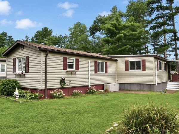 39 Pipers Way, Carver, MA 02330