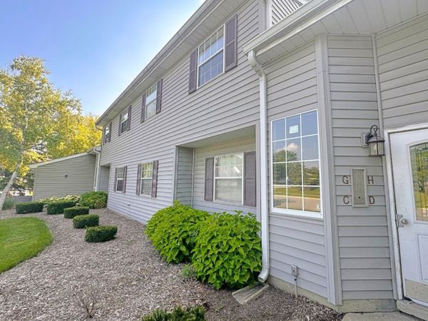 8 Gant Circle , Unit D, Streamwood, IL 60107