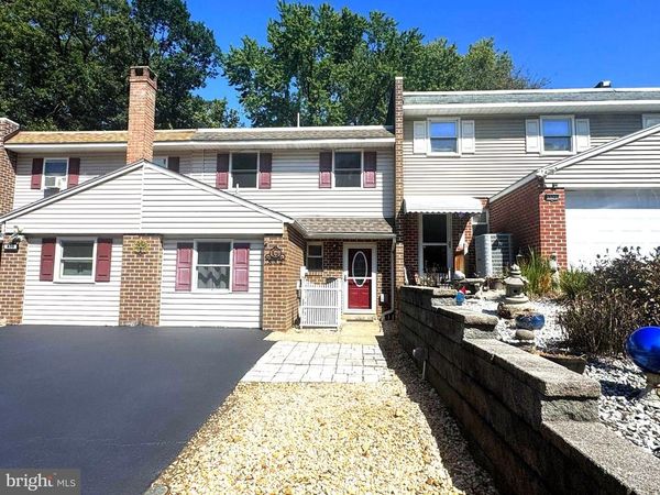 832 WOODCHUCK LANE , READING, PA 19606
