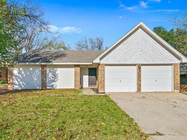 2334 Dartmouth Drive, Grand Prairie, TX 75052