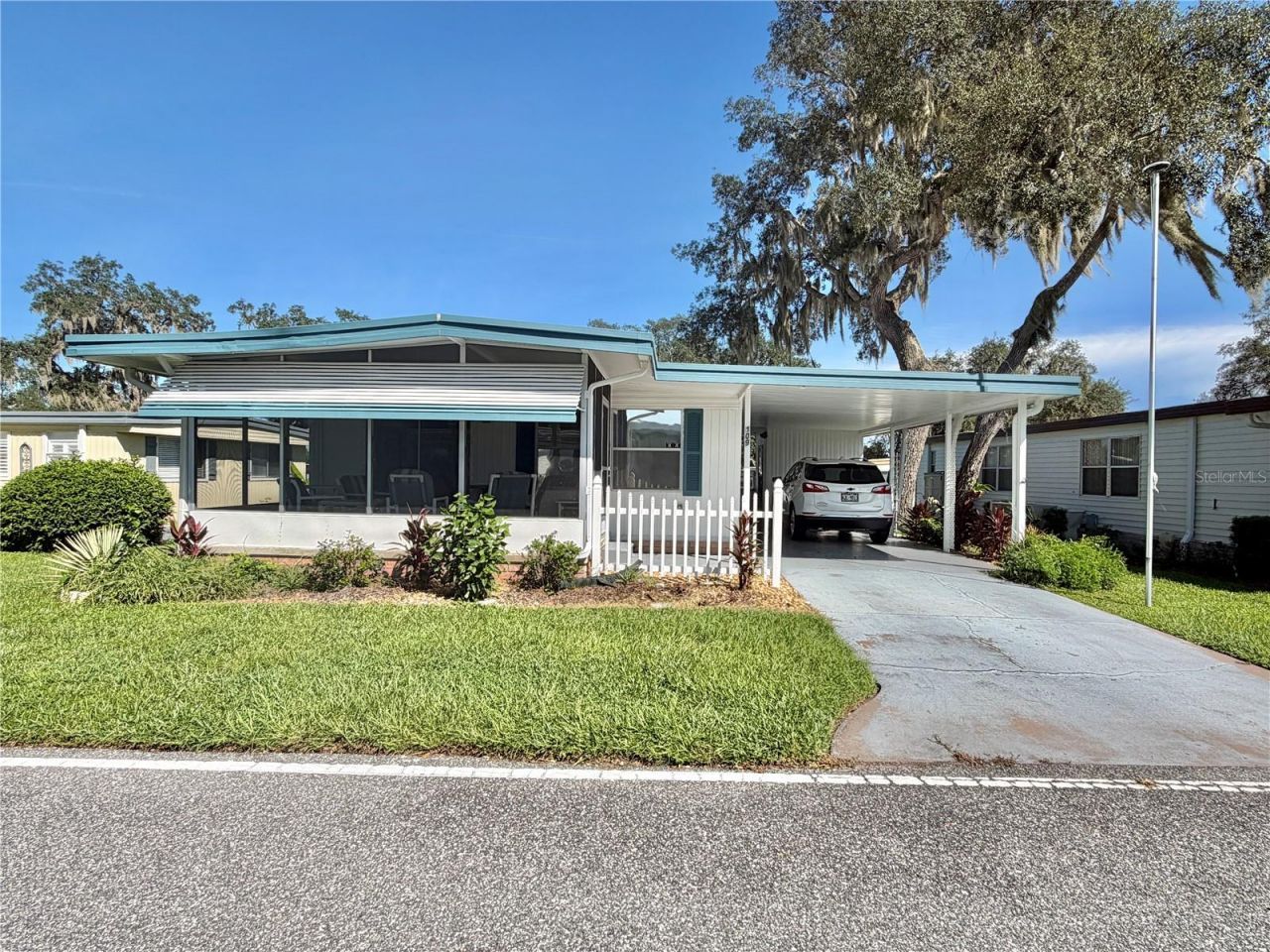 109 Ixora Way, Leesburg, FL 34748 Main Photo