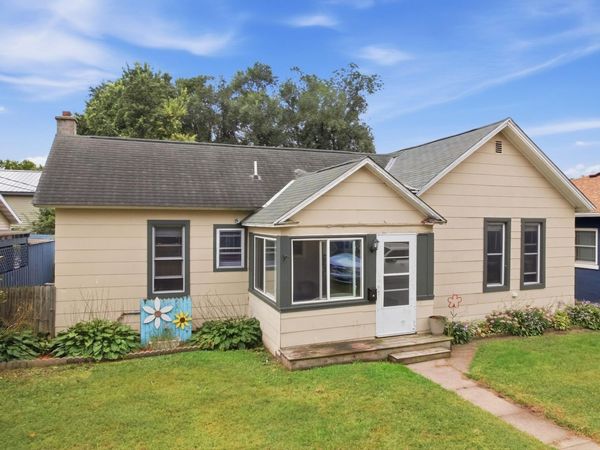 623 E Howard Street , Winona, MN 55987