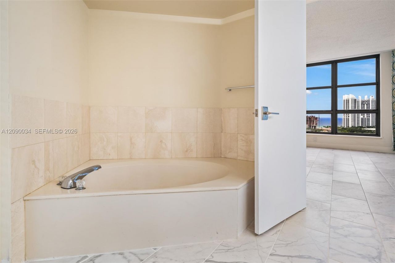 19195 Mystic Pointe Dr , Unit 2406, Aventura, FL 33180 Photo