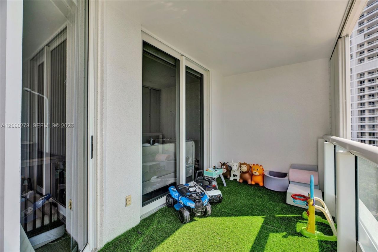 21055 Yacht Club Dr, Unit 901, Aventura, FL 33180 Photo
