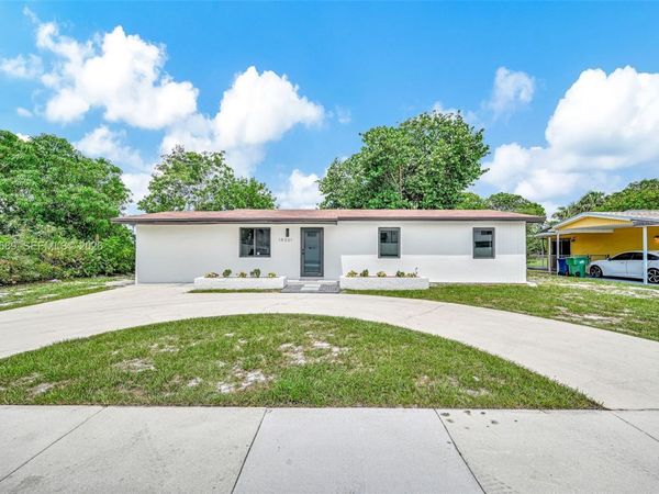 19301 NW 52nd Ave , Miami Gardens, FL 33055