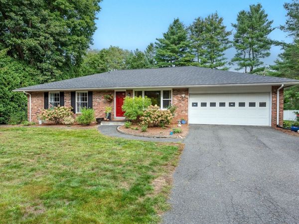 69 Grantwood Dr, Amherst, MA 01002