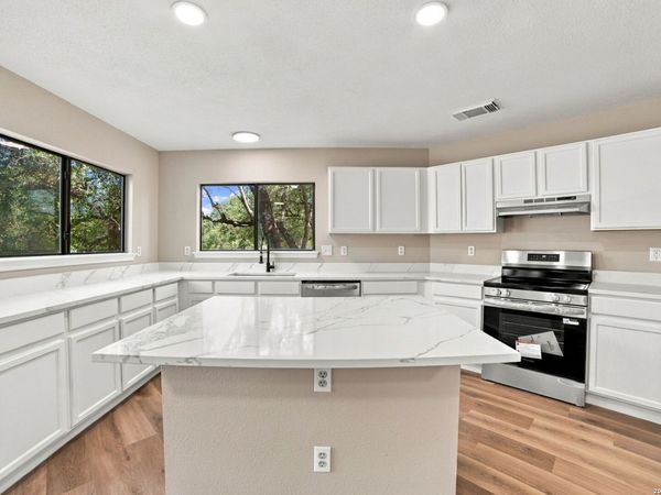 281 SAMANTHA DR, Schertz, TX 78154