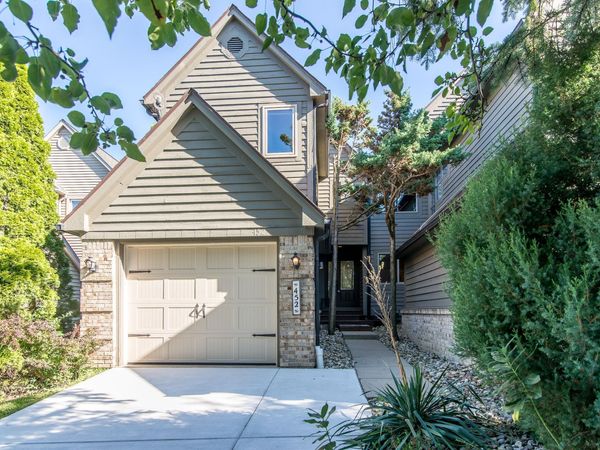 452 Village Oaks Court, Ann Arbor, MI 48103