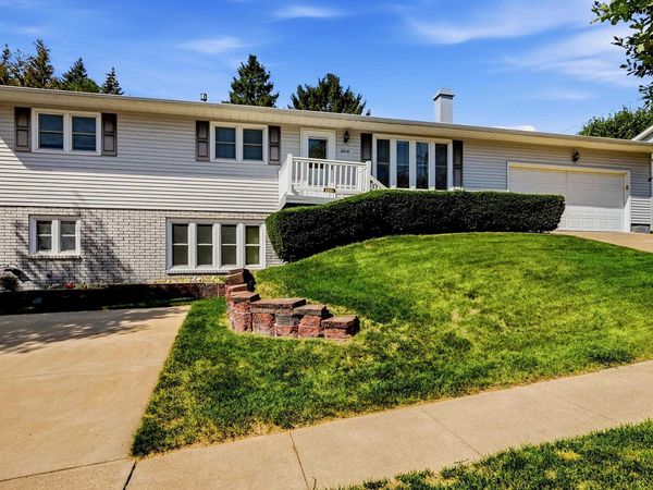 2215 Jaeger Drive, Dubuque, IA 52003