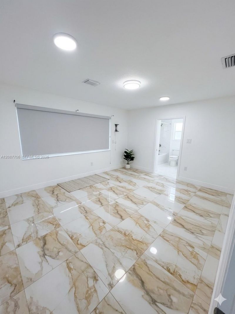 510 NE 161st St , Miami, FL 33162 Photo