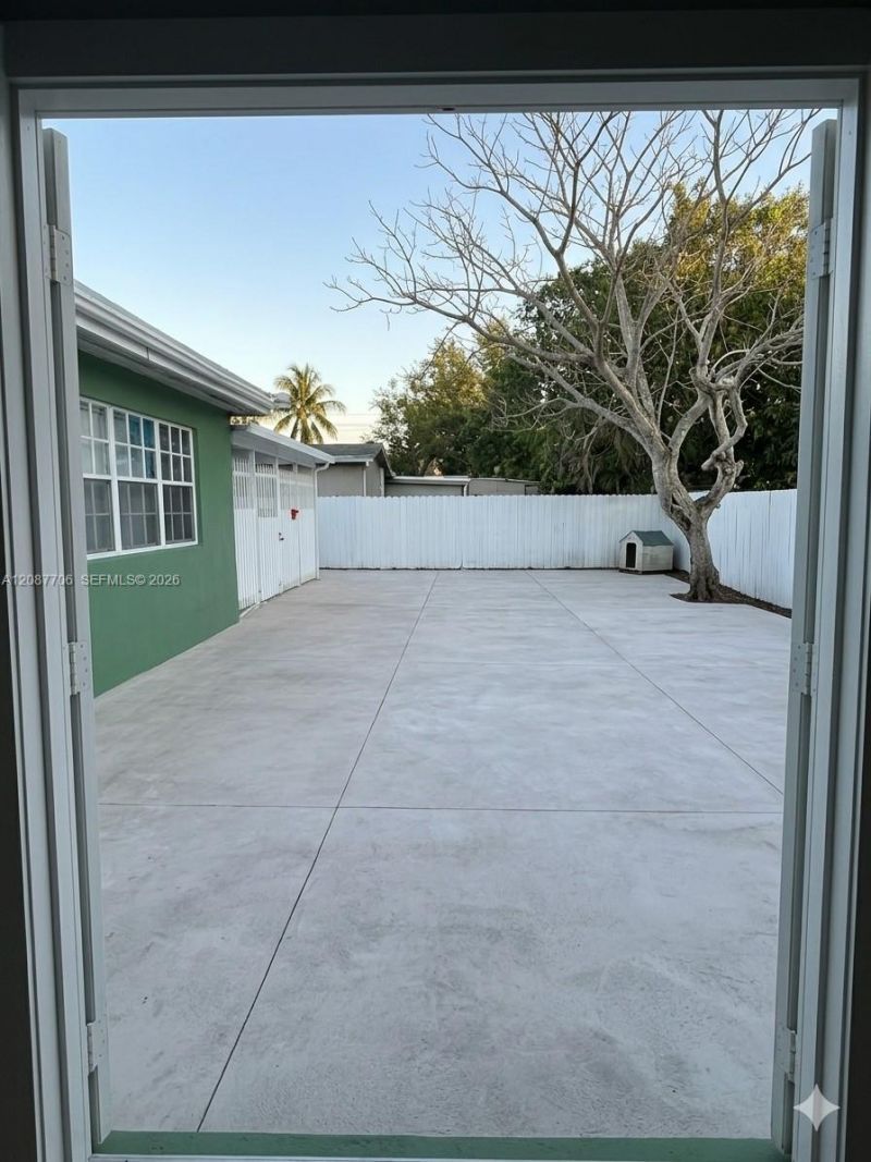 510 NE 161st St , Miami, FL 33162 Photo