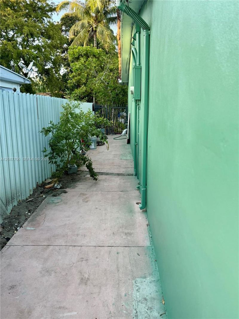 510 NE 161st St , Miami, FL 33162 Photo