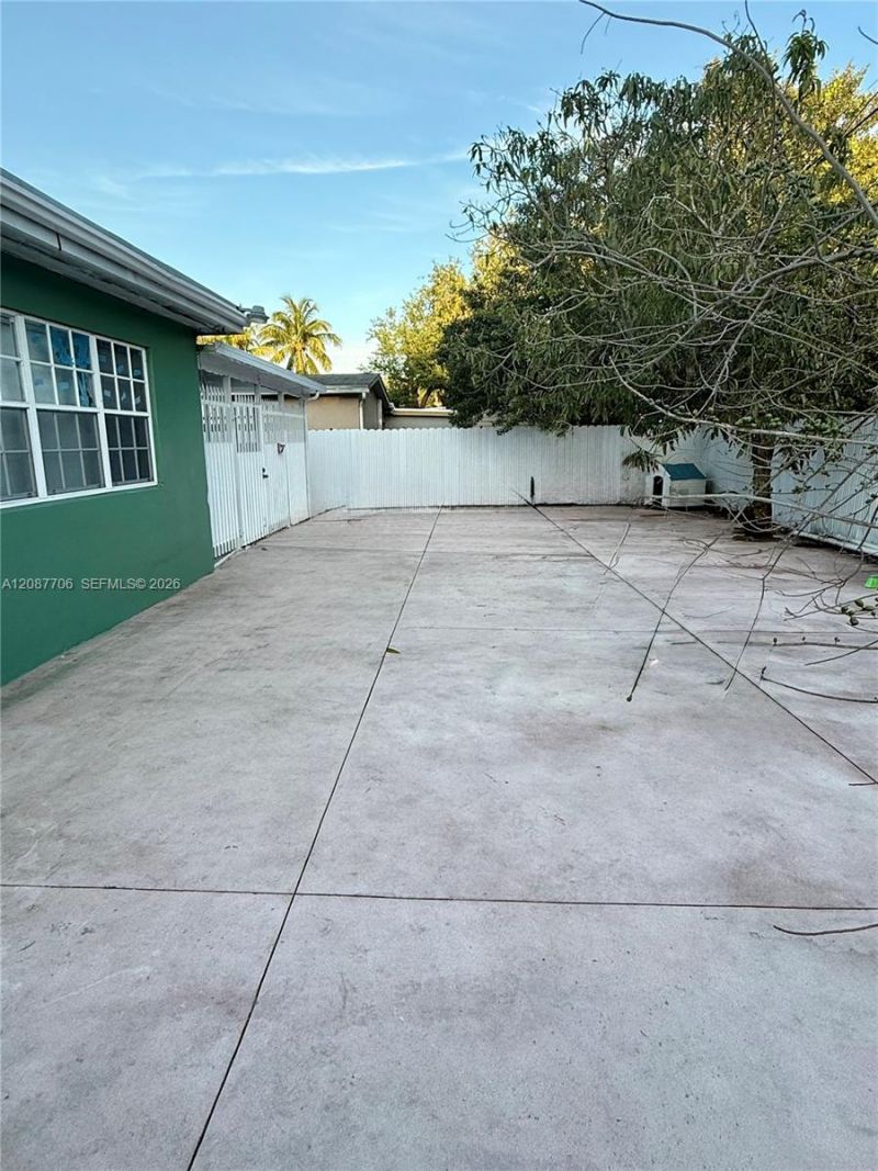 510 NE 161st St , Miami, FL 33162 Photo