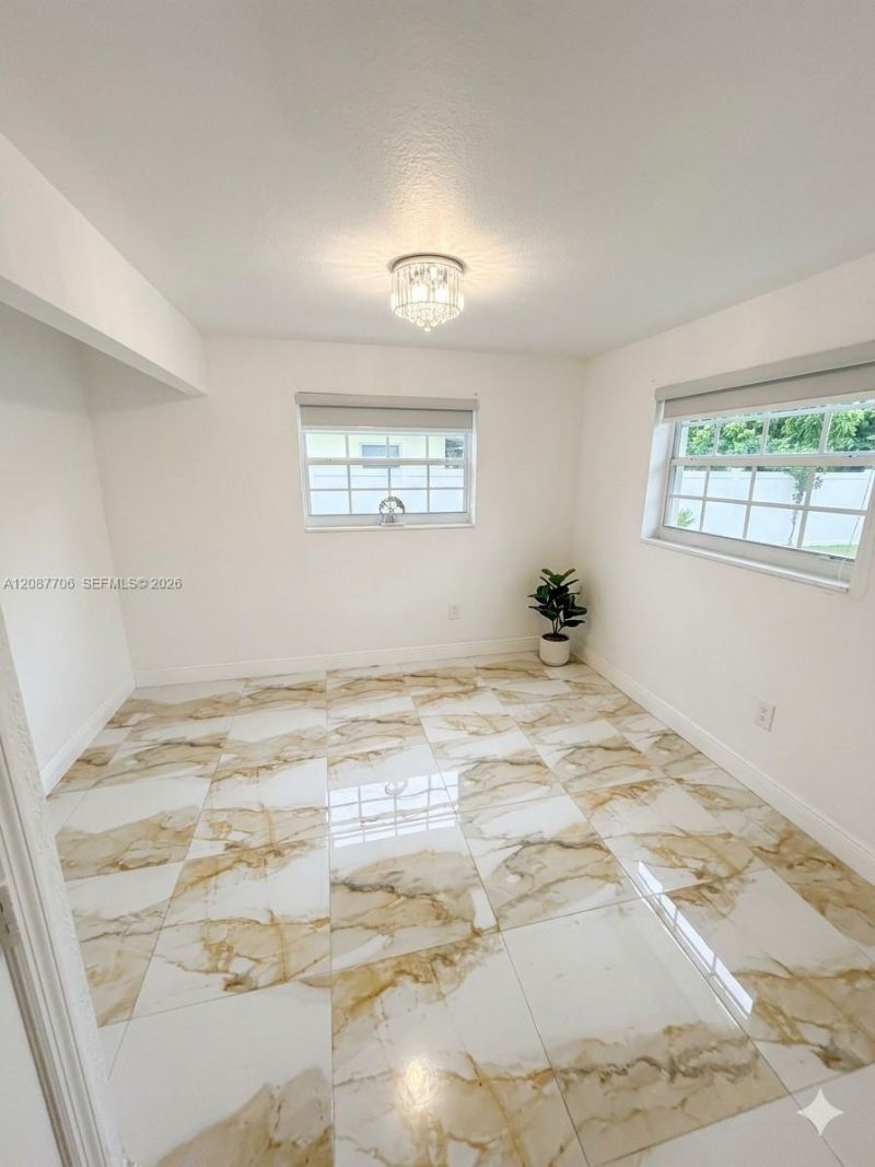 510 NE 161st St , Miami, FL 33162 Photo