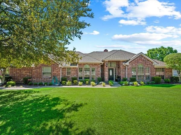100 Post Oak Lane , Waxahachie, TX 75165